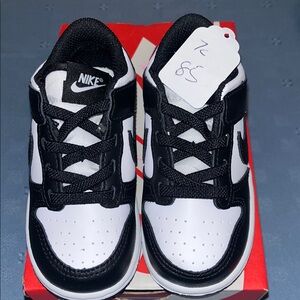 Nike Dunk Low Kids 7c Black and White Sneakers